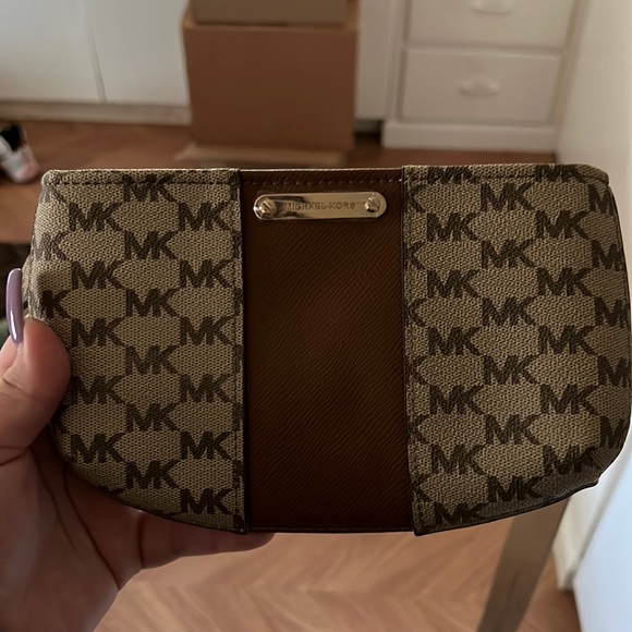 Brand new Michael Kors Belt Bag - Picture 1 of 4